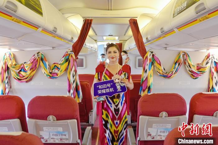 海航航空旗下乌鲁木齐航空联合新疆和田地区文旅局推出的“和田号”冠名飞机首航。　乌鲁木齐航空供图