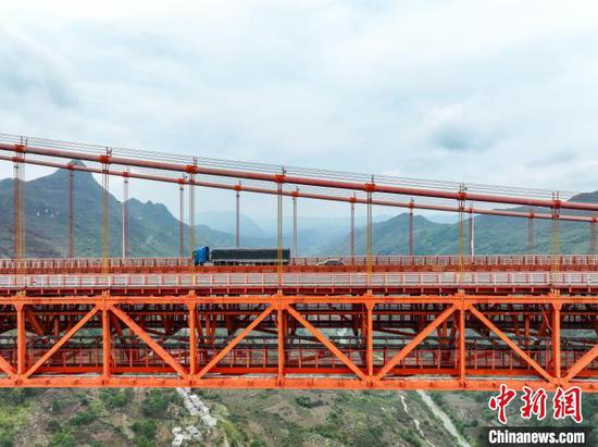 6月3日，航拍贵州坝陵河大桥。　瞿宏伦 摄