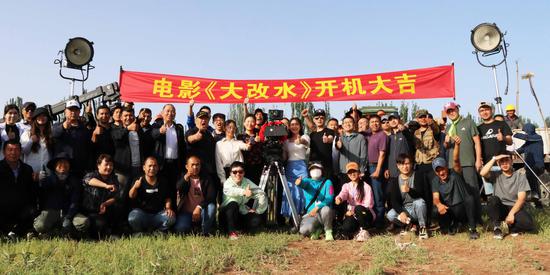 电影《大改水》改编自伽师县饮水安全工程，于5日在当地举行开机仪式