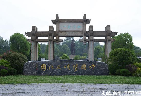 中国阳明文化园是贵州省重点打造的“十大文化产业项目”“100个旅游景区”“100个城市综合体”“全国中小学生研学教育基地”，2017年9月被评为国家AAAA景区。