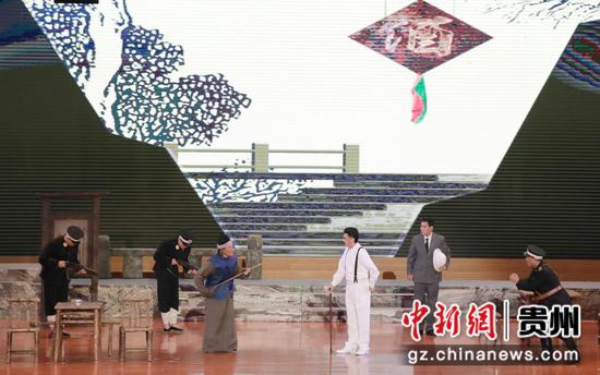 演出后合影。 贵州省花灯剧院供图