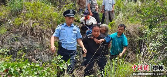 贵州镇宁两位老人走失 警方接连救助暖人心