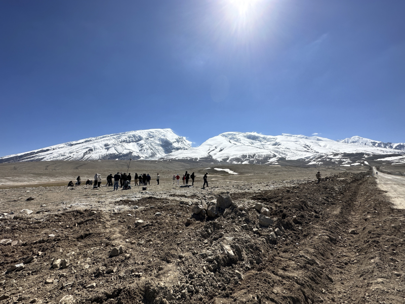 獨家圖片：“冰山之父”慕士塔格峰下《大改水》取景拍攝