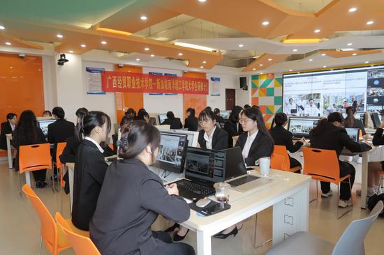 学校联合新加坡南洋理工学院开展大学生海外研修项目。