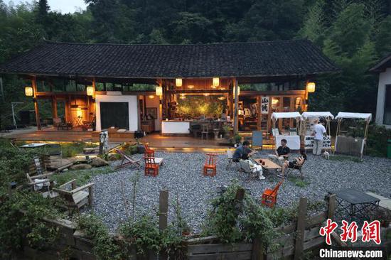 位于贵州省江口县梵净山村的山铺咖啡馆。　瞿宏伦　摄