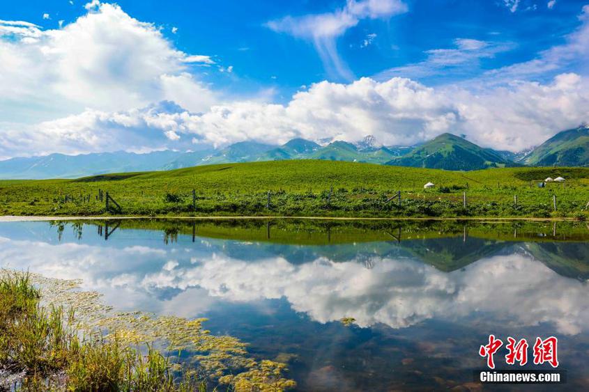 新疆那拉提草原現“天空之鏡”