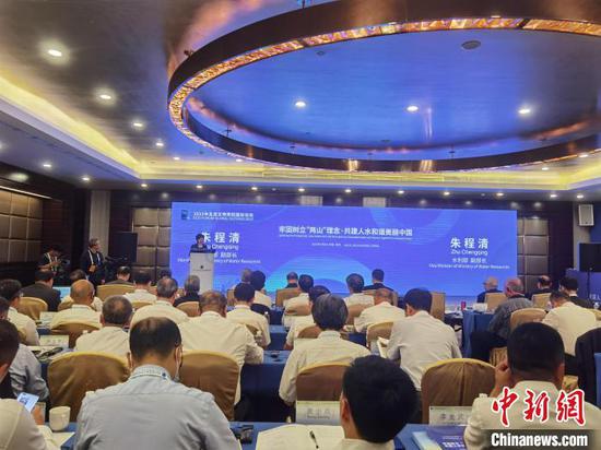 图为论坛活动现场。　周燕玲　摄