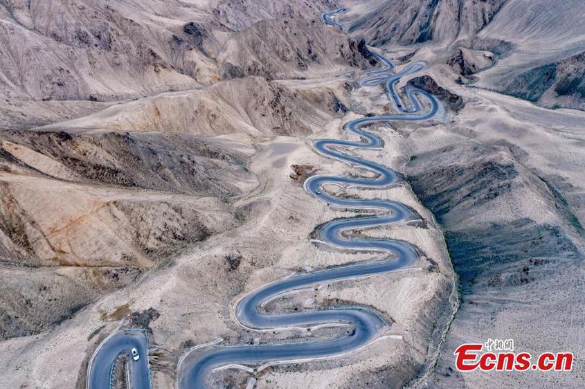 Aerial view of Panlong Ancient Road in Taxkorgan Tajik Autonomous County in Kashgar Prefecture, northwest China's Xinjiang Uygur Autonomous Region. (Photo: China News Service/Wang Jiufeng)


