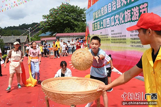 韦如代 摄