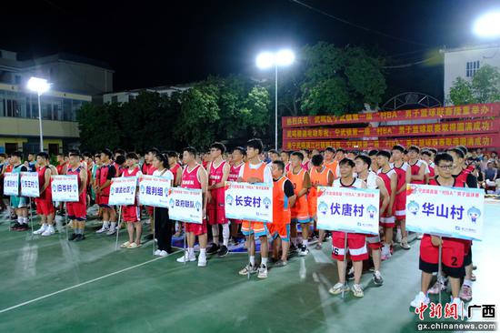 图为参赛队伍。