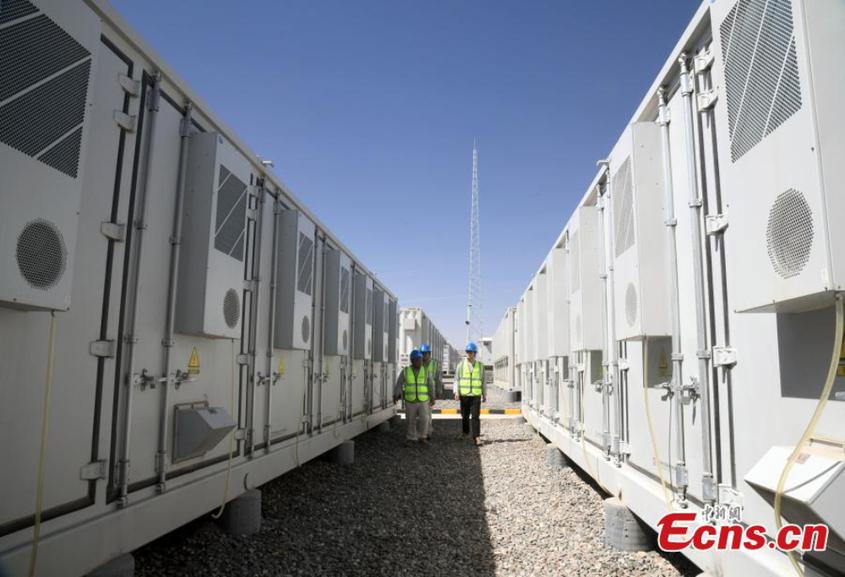 Technicians conduct inspections at a storage power station in Shache County of Kashgar, northwest China's Xinjiang Uyghur Autonomous Region, July 13, 2023. (Photo: China News Service/Sun Tingwen)


