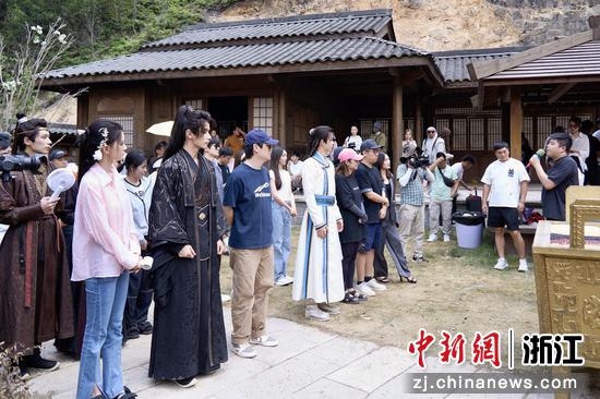 横店一剧组开机现场。  蒋昊非 摄