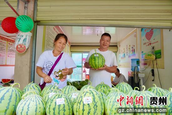 梵净山举行首届西瓜文化节