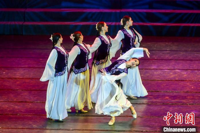 中國新疆國際民族舞蹈節：吉爾吉斯斯坦舞蹈專場《春天的假日》首演
