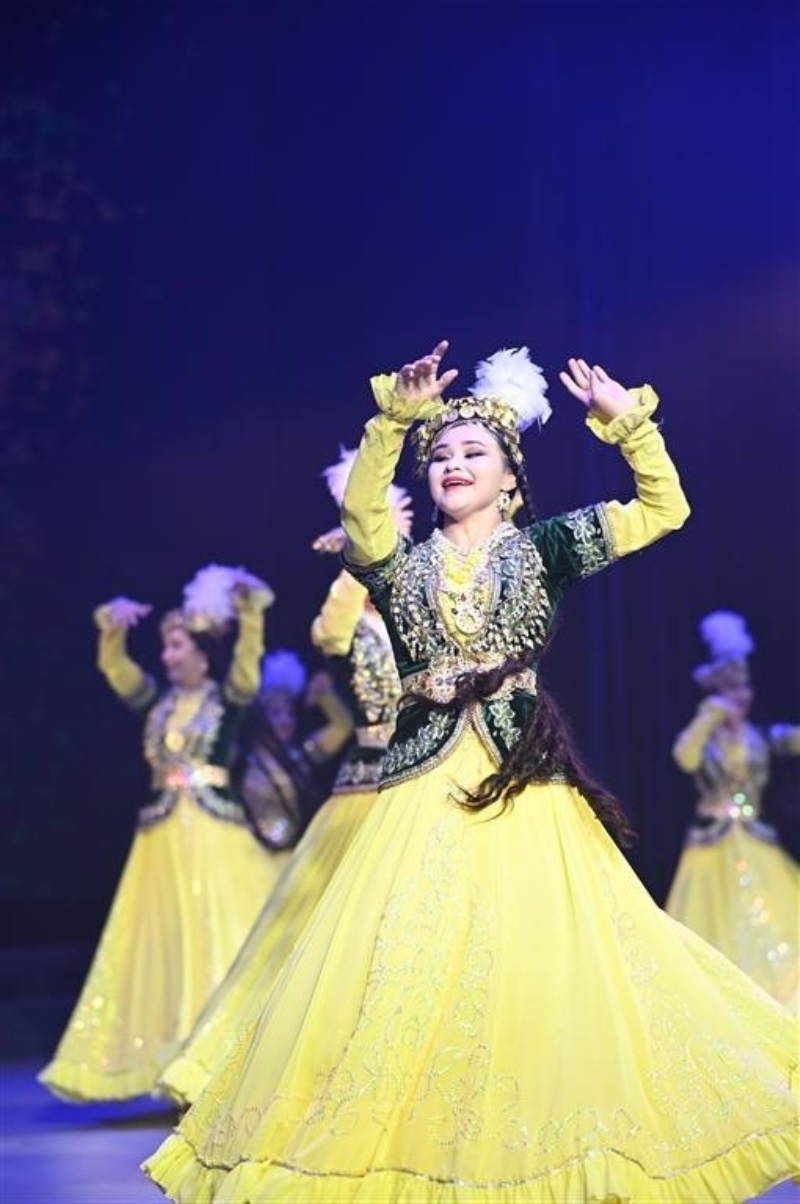 　　7月26日晚，来自乌兹别克斯坦国家大剧院Tumor歌舞团的歌舞晚会《我们共同的家园》，在昌吉州艺术剧院小剧场上演。

