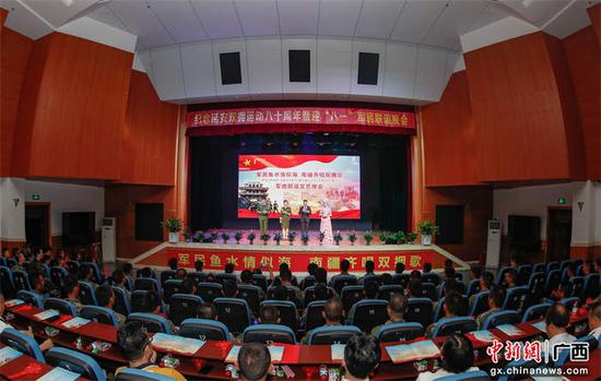图为晚会现场。蔡云祥 摄 图为晚会现场。蔡云祥 摄