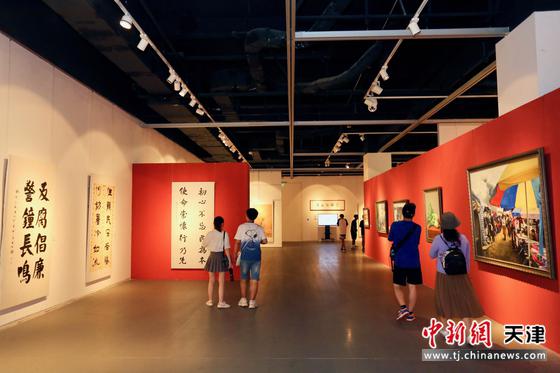图为天津市第六届“清风正气”优秀文化作品展现场。刘俊苍 摄