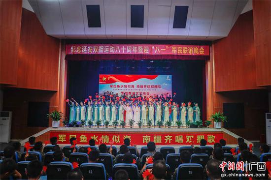 图为齐声合唱结束曲。蔡云祥 摄 图为齐声合唱结束曲。蔡云祥 摄