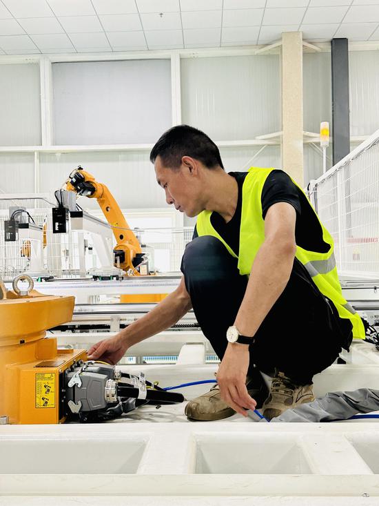 吐鲁番森诺新能科技有限公司生产员工维修设备 吐鲁番森诺新能科技有限公司生产员工维修设备
