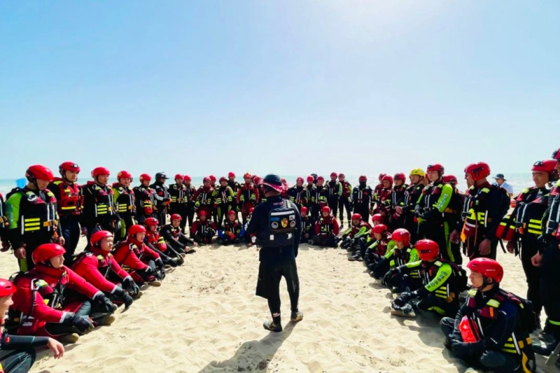 培训为期10天,来自全区各地、州、市的56名消防水域救援专业队队员参加培训。 培训为期10天,来自全区各地、州、市的56名消防水域救援专业队队员参加培训。