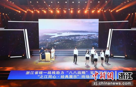 　表演者演绎《侨海共筑连心桥》。中新社记者 王刚 摄
