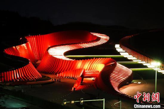 图为长征国家文化公园·红飘带夜景图。主办方供图