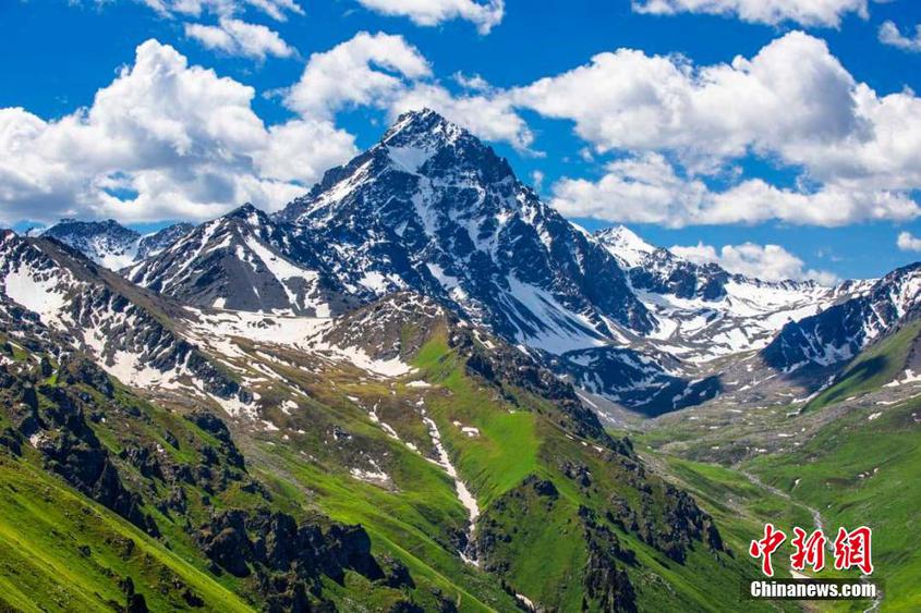 新疆庫爾德寧景區：山遠天高曠野青
