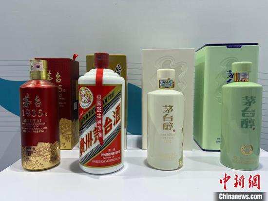 图为“贵州美酒·醉爱香港”主题展现场的贵州茅台展区。中新网记者 戴梦岚 摄