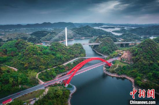 万桥飞架构建贵州现代化高质量综合交通运输体系