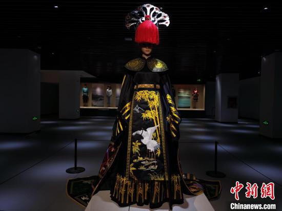 中国仡佬族服饰文化展8日在贵阳开展，图为展出的服饰。主办方供图
