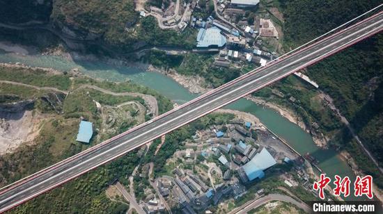 赤水河红军大桥：连接川黔两地革命老区的“红飘带”