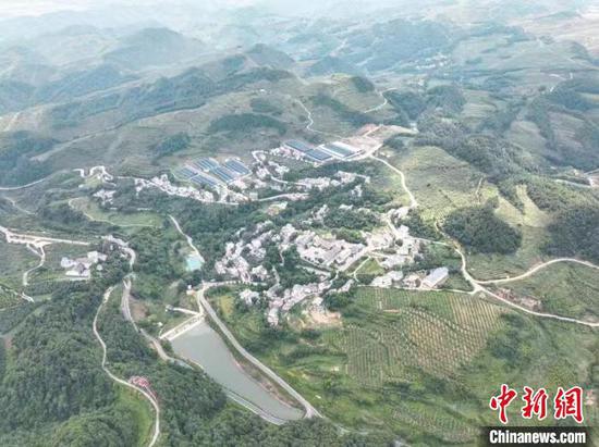 资料图：航拍海雀村。彭博 摄