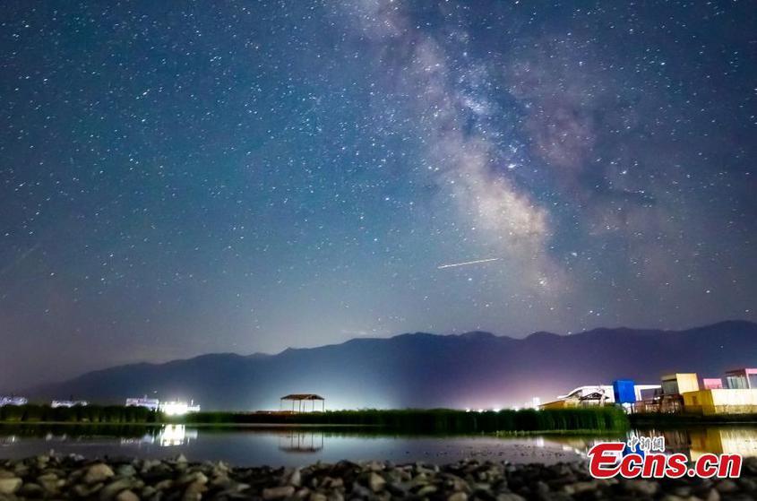Spectacular Milky Way stretches across night sky in Xinjiang