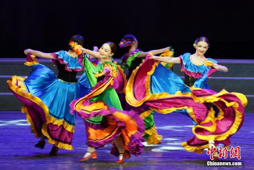 Artists from Kazakhstan perform at the 6th China Xinjiang International Dance Festival in Urumqi, northwest China's Xinjiang Uygur Autonomous Region, July 22, 2023. (Photo: China News Service/Mao Jianjun)

