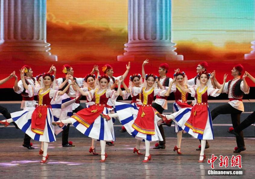 Artists from Kazakhstan perform at the 6th China Xinjiang International Dance Festival in Urumqi, northwest China's Xinjiang Uygur Autonomous Region, July 22, 2023. (Photo: China News Service/Mao Jianjun)

