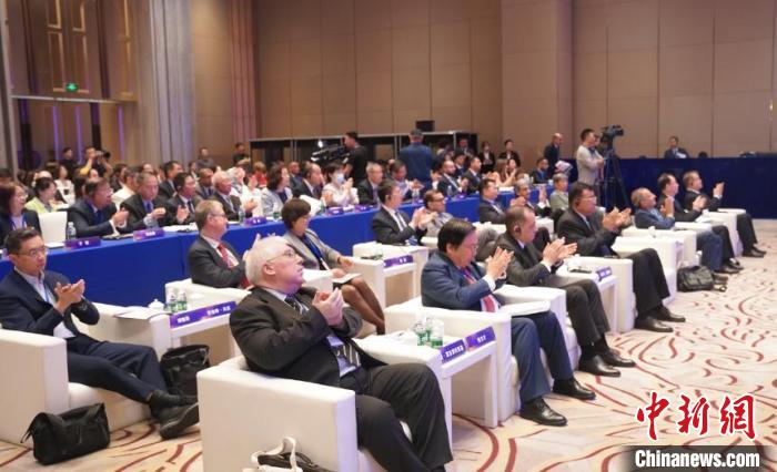 150余名官员、专家学者及企业代表齐聚中国新疆乌鲁木齐，共商数字化背景下中亚区域经济合作。　杨韬 摄
