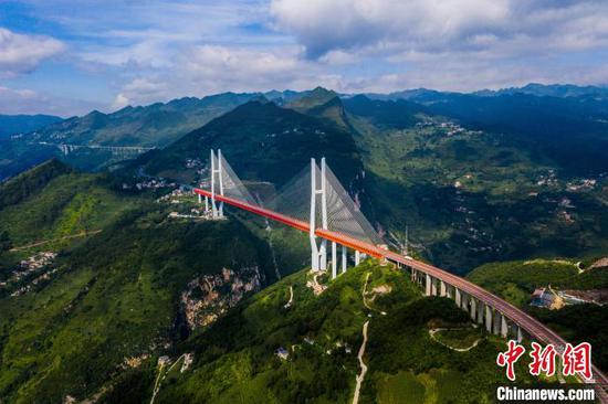 杭州至瑞丽高速公路北盘江大桥。张国盛 摄