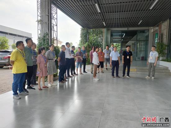 六景工业园人大代表联络站开展”优化营商环境,助力高质量发展“主题调研活动。