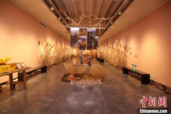 2022年多彩贵州·第十五届中国原生态国际摄影大展风物展厅。多彩贵州·中国原生态国际摄影大展组委会办公室供图