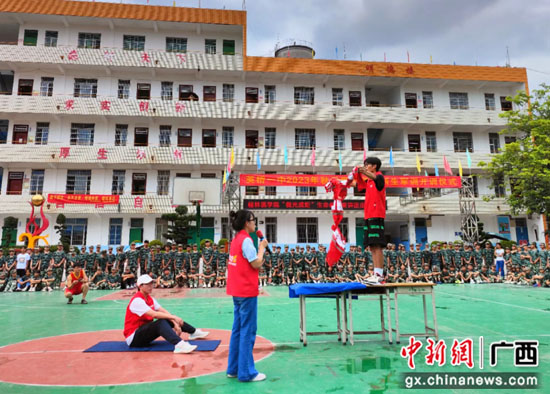 桂林医学院这群大学生志愿者暑假有点忙