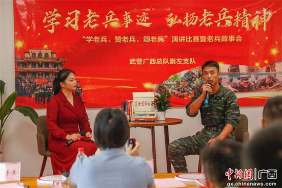 图为满服役期老兵正在进行访谈交流。于智上 摄 图为满服役期老兵正在进行访谈交流。于智上 摄