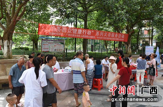 义诊活动现场。王海琴 摄 义诊活动现场。王海琴 摄