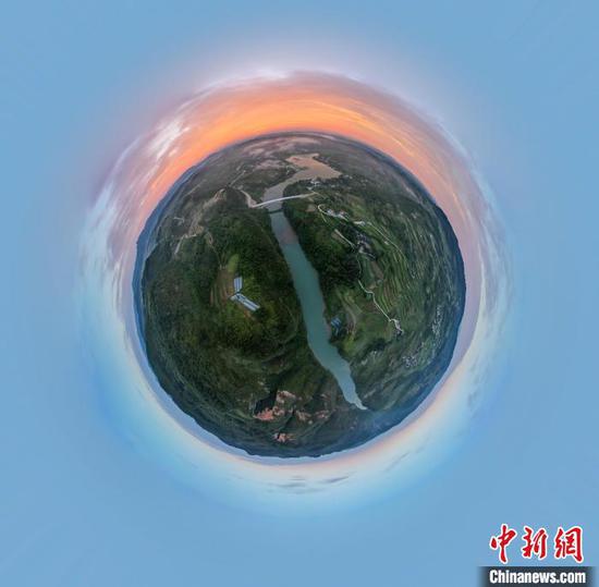 图为航拍高碑村的美景(无人机全景照片)。磨桂宾 摄