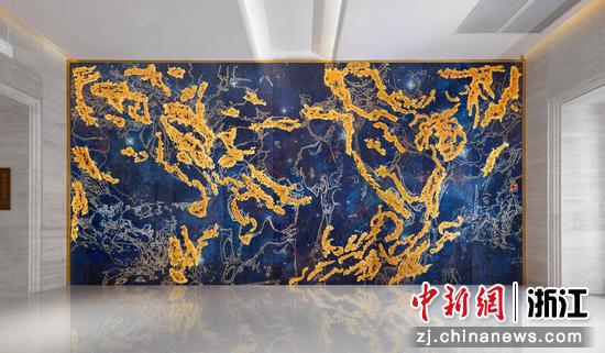 朱炳仁铜壁画作品《仰望星空》。陈蕾 供图