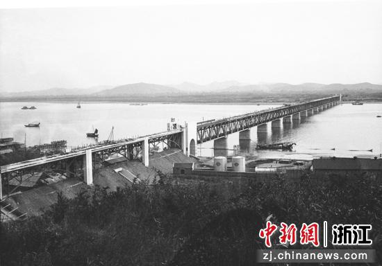 中国银行支持建设的钱塘江大桥。中行浙江省分行供图