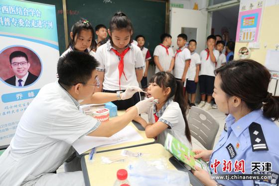 “禁毒”与“健康”有机融合 天津宁河举办义诊进校园活动
