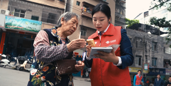 广西联通开展助老公益活动。广西联通 供图