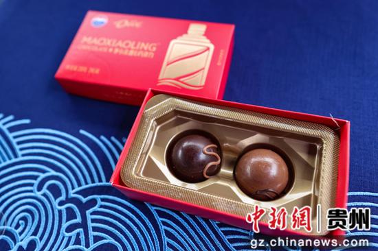 9月16日，贵州茅台与德芙在贵州兴义联手发布跨界新品“茅小凌酒心巧克力”。　中新社记者 瞿宏伦 摄