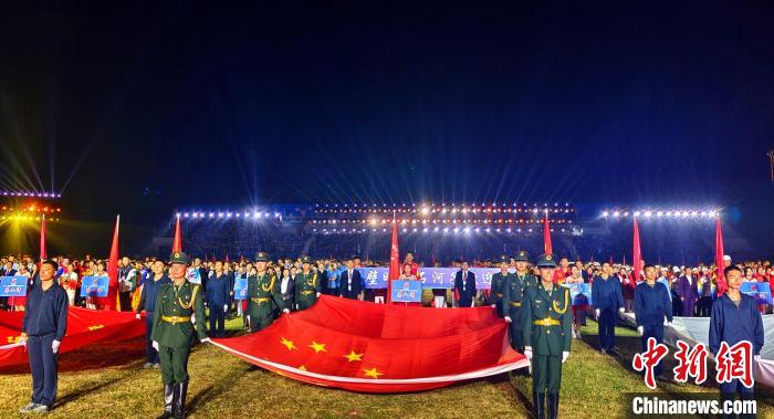9月16日晚，2023年新疆兵团全民健身运动会总决赛开幕式在石河子市举办。 史玉江 摄