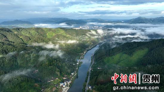 贵州省锦屏县大同乡大同村晨雾美景。